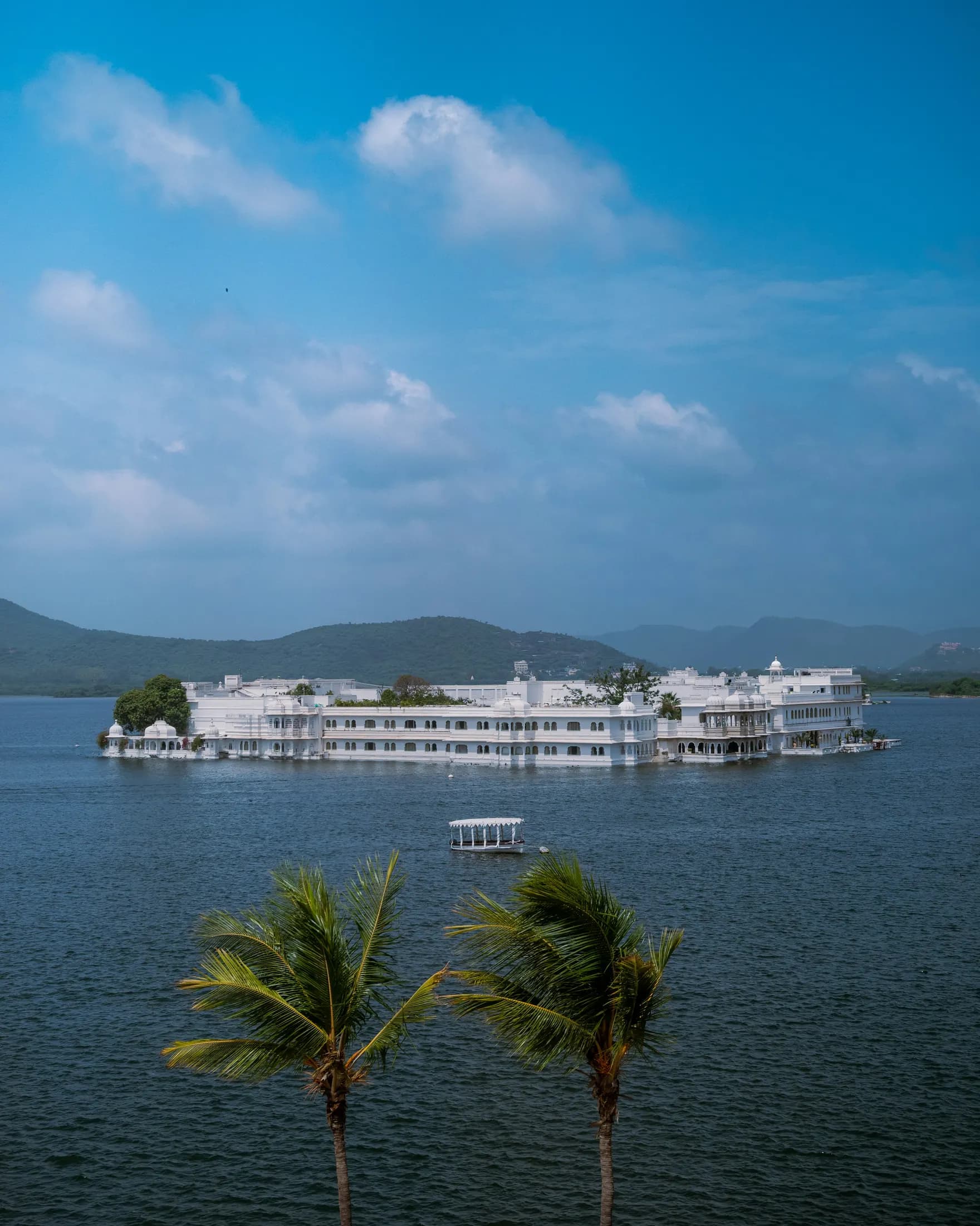 Lakeside views and things to do in Udaipur